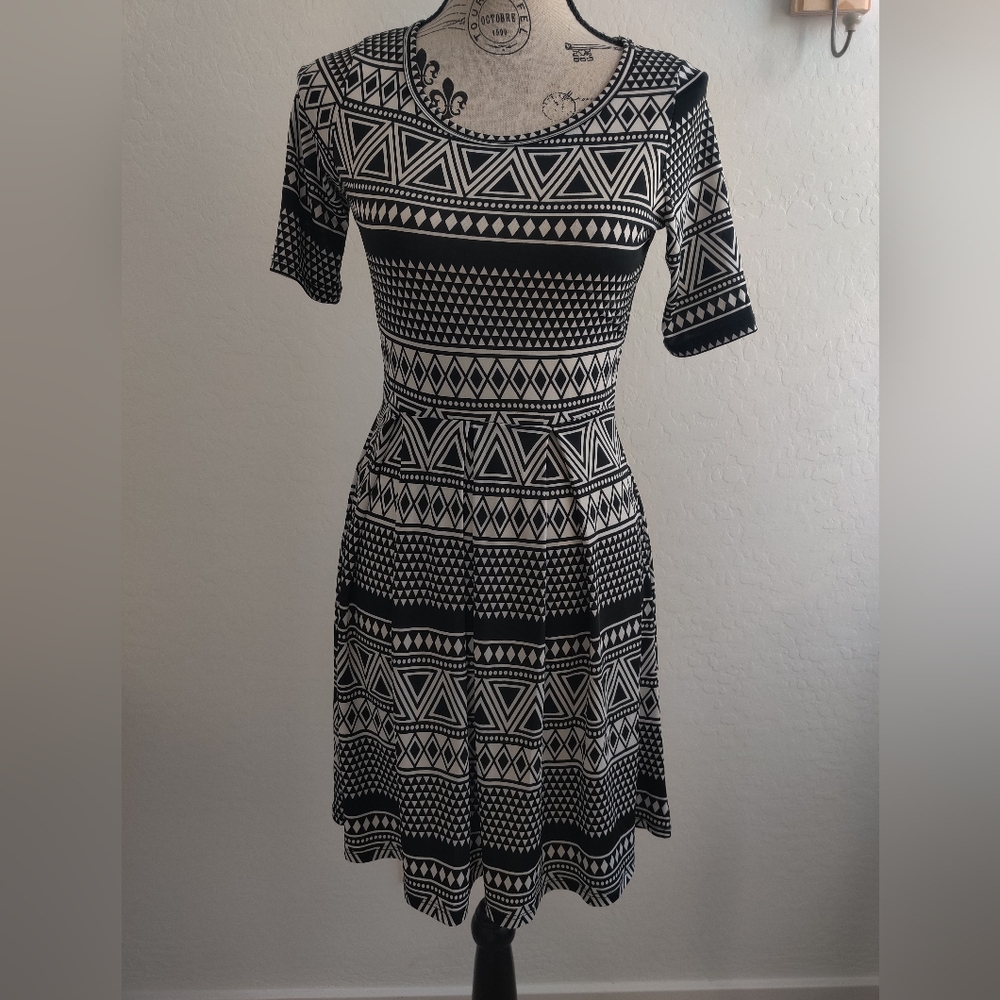 Pretty Young Thing empire waist Black & White striped Geometric midi dress_Sm